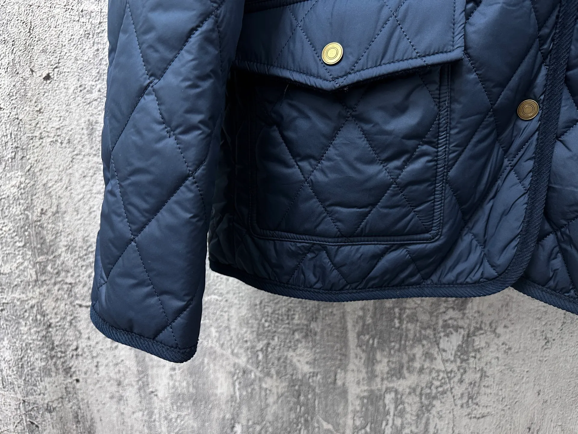 P320 【Ralph Lauren】Ralph Lauren's new brand of corduroy cotton jacket with logo embroidery on the chest, diamond plaid lapel, and perfect control of workmanship details, exquisite small logo embroidery on the chest, corduroy color-blocked lapel, and pocket design show details and highlight your personality! The version is simple but not simple! It is very youthful and energetic, and can be easily worn by both men and women. It is very in line with the fashion aesthetic concepts of today's young people! Size:S-XL